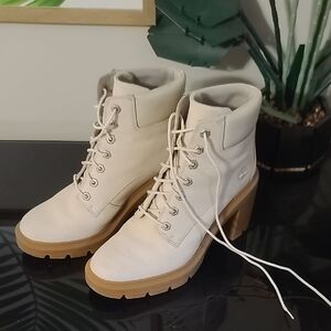 Womens Timberland Heeled Boot In Cream Leather And Camel Color Sole Size 9